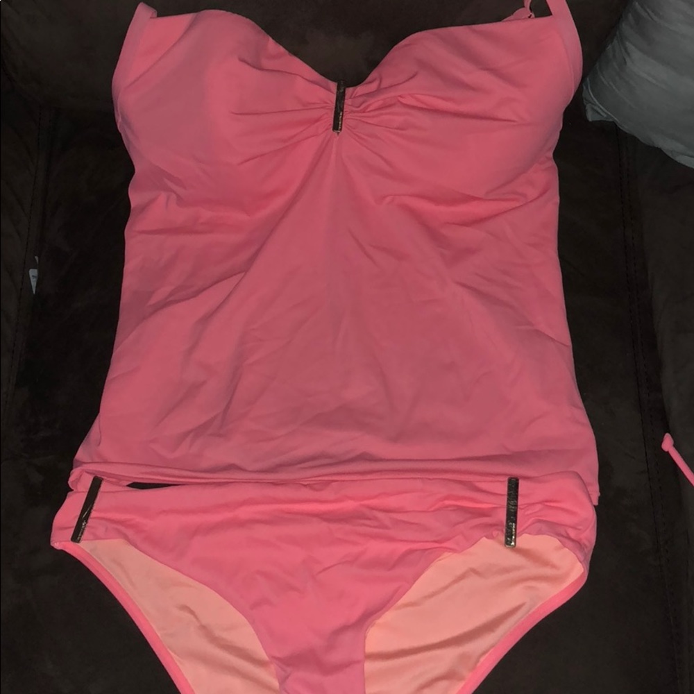 Women’s swim top 38dd bottom large